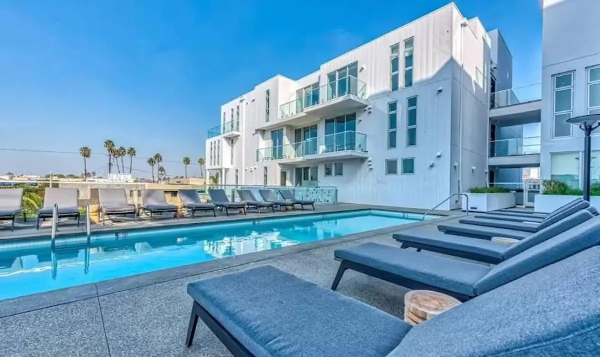Spacious 2 Bedroom Penthouse With Patio And Amazing Views In Venice And Marina Del Rey Los Angeles USA