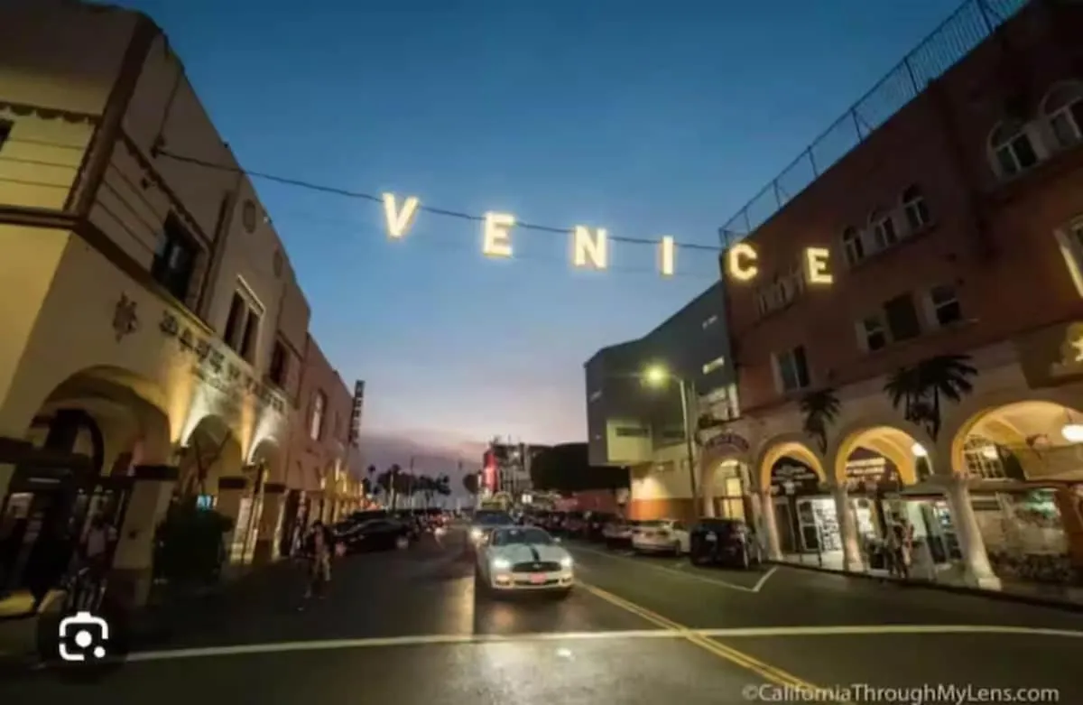 Spacious 2 Bedroom Penthouse With Patio And Amazing Views In Venice And Marina Del Rey Los Angeles