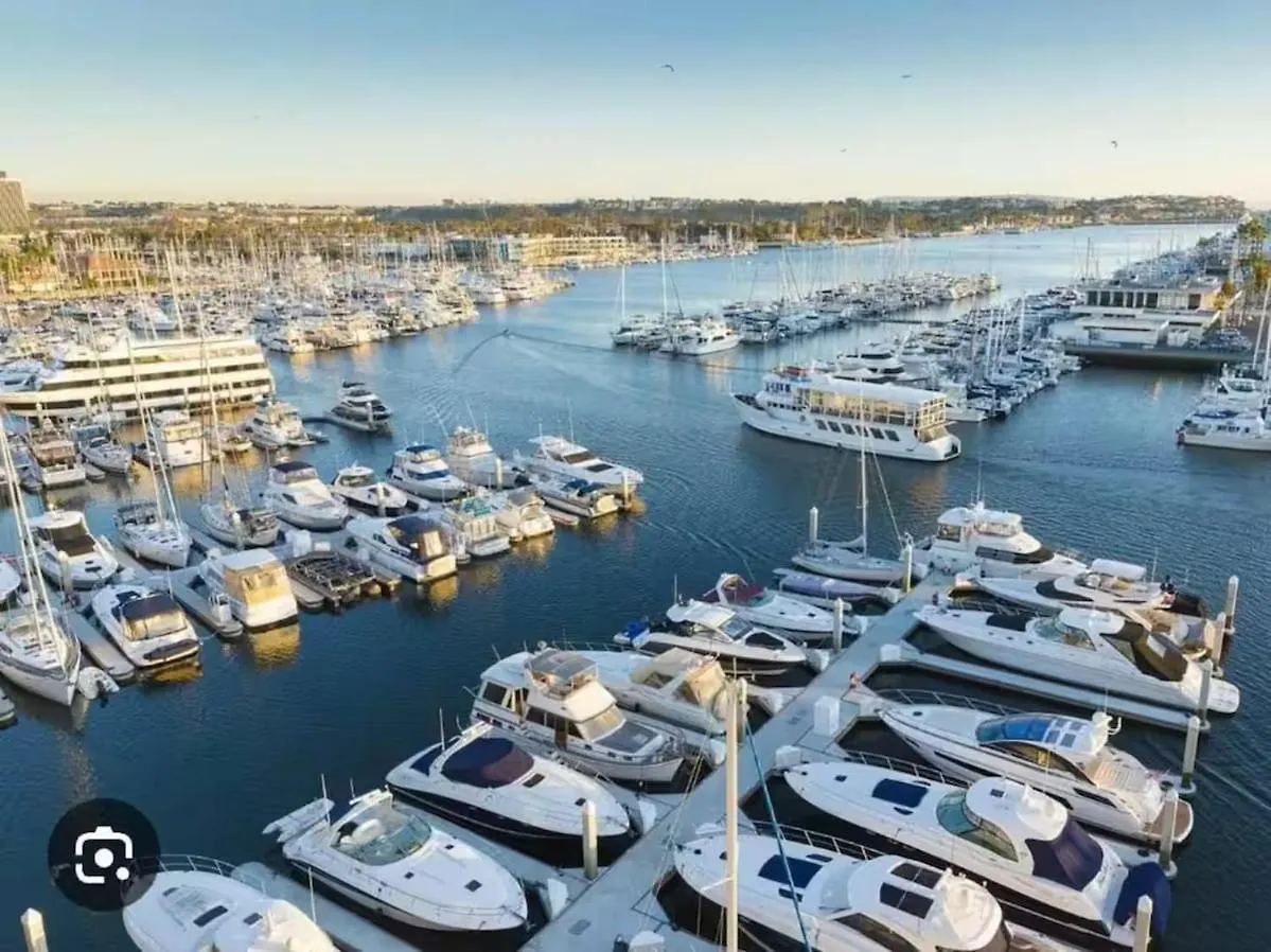 Spacious 2 Bedroom Penthouse With Patio And Amazing Views In Venice And Marina Del Rey Los Angeles USA