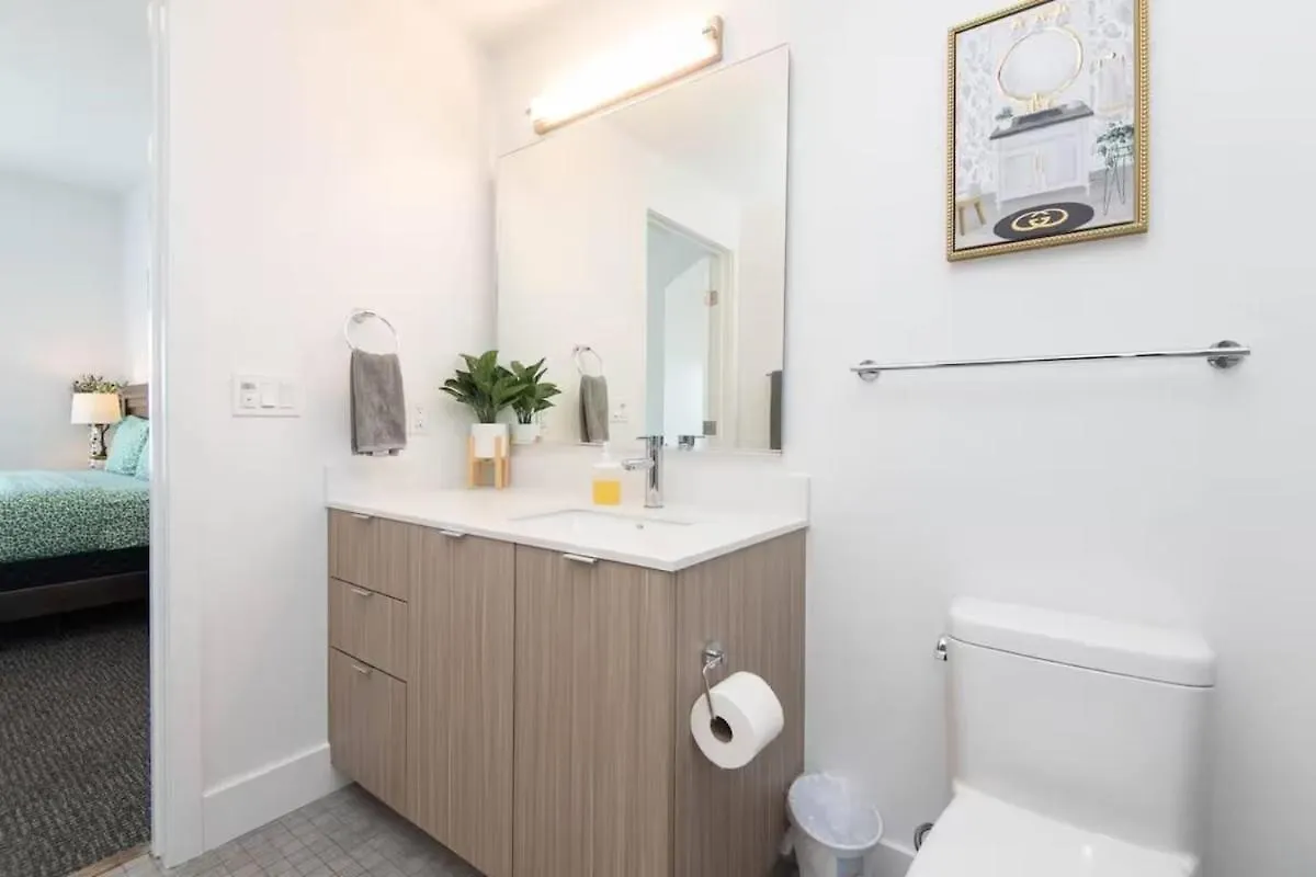 Spacious 2 Bedroom Penthouse With Patio And Amazing Views In Venice And Marina Del Rey Los Angeles 0*,