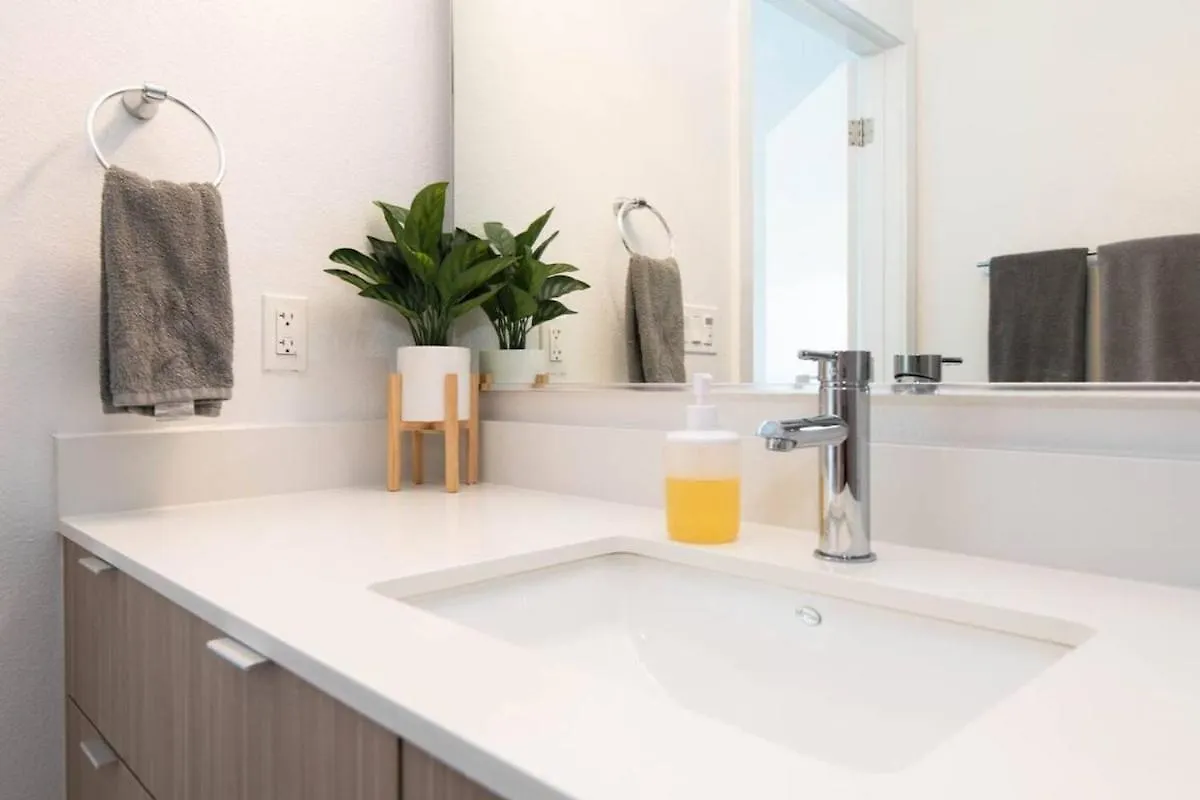 Apartment Spacious 2 Bedroom Penthouse With Patio And Amazing Views In Venice And Marina Del Rey Los Angeles United States