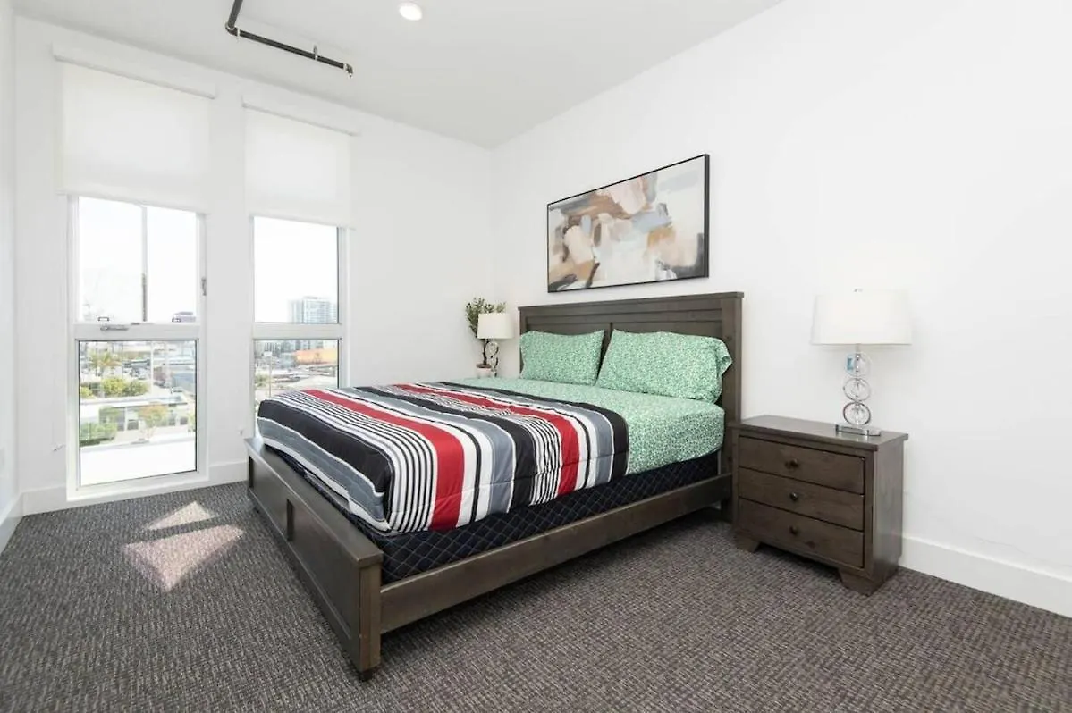 Spacious 2 Bedroom Penthouse With Patio And Amazing Views In Venice And Marina Del Rey Los Angeles Apartment