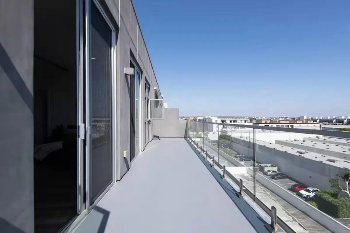 Spacious 2 Bedroom Penthouse With Patio And Amazing Views In Venice And Marina Del Rey Los Angeles