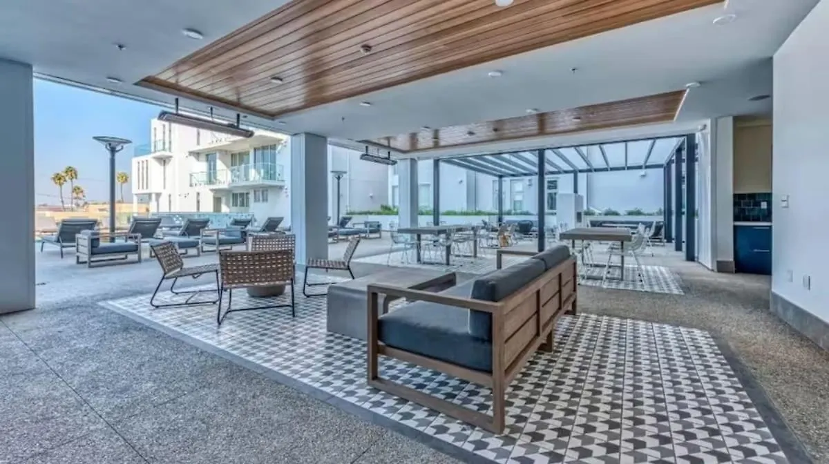Spacious 2 Bedroom Penthouse With Patio And Amazing Views In Venice And Marina Del Rey Los Angeles