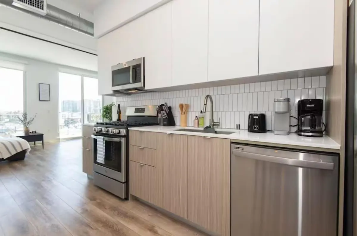 Spacious 2 Bedroom Penthouse With Patio And Amazing Views In Venice And Marina Del Rey Los Angeles