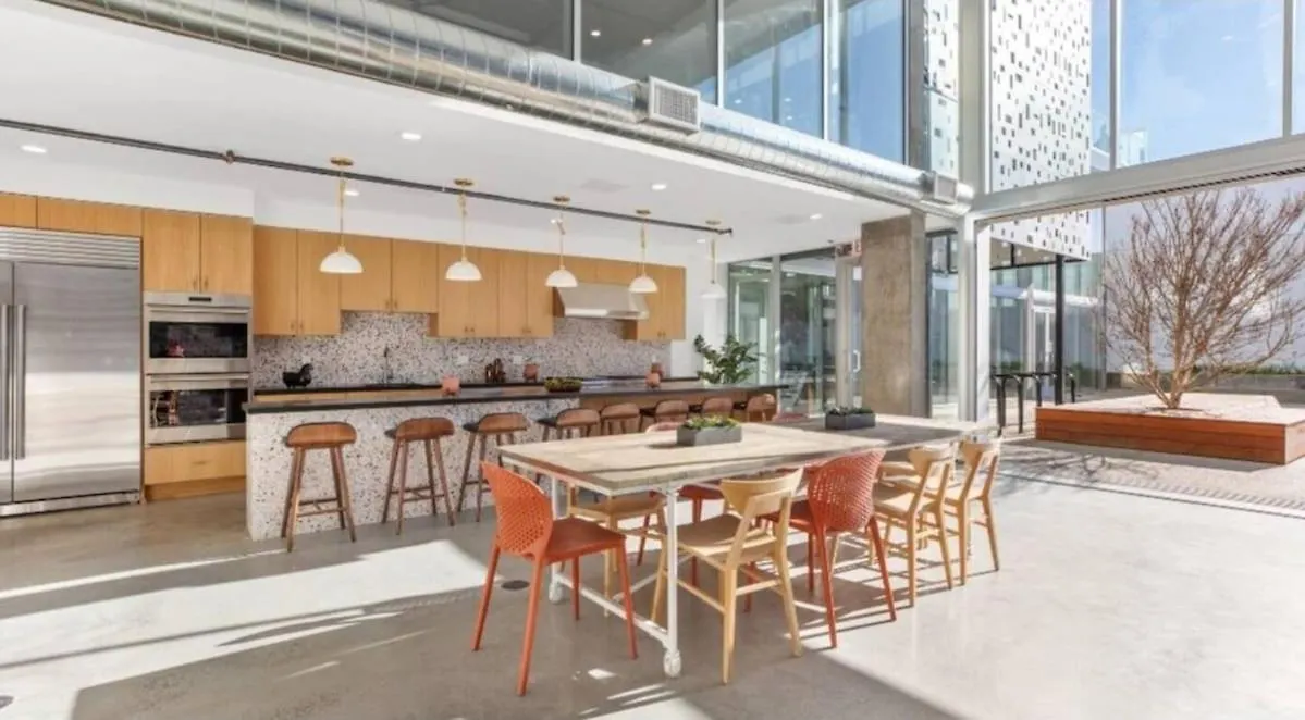 Spacious 2 Bedroom Penthouse With Patio And Amazing Views In Venice And Marina Del Rey Los Angeles